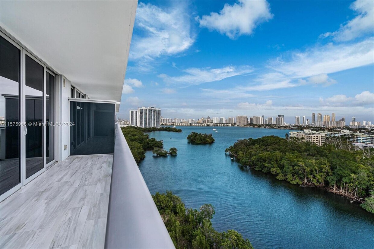 Primary Photo - 16385 Biscayne Blvd