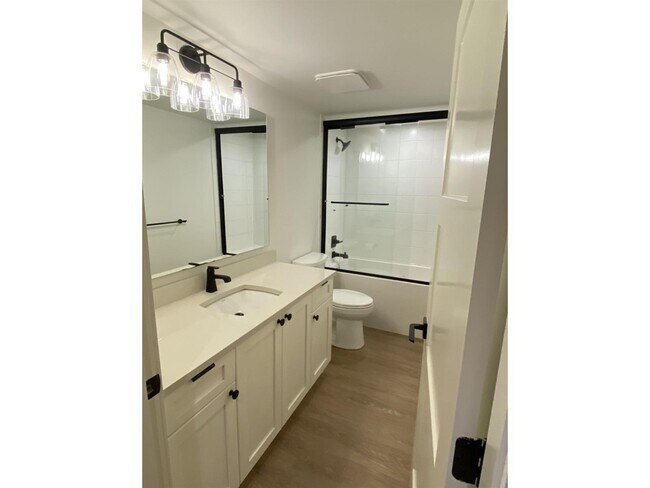 Photo du bâtiment - Basement 19811 75TH AVENUE