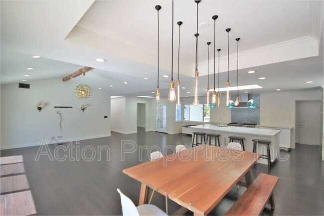 Building Photo - 1074 Highlands Cir