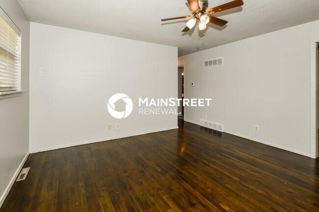 Building Photo - 3 Bedroom Pet-Friendly Home in INDEPENDENC...