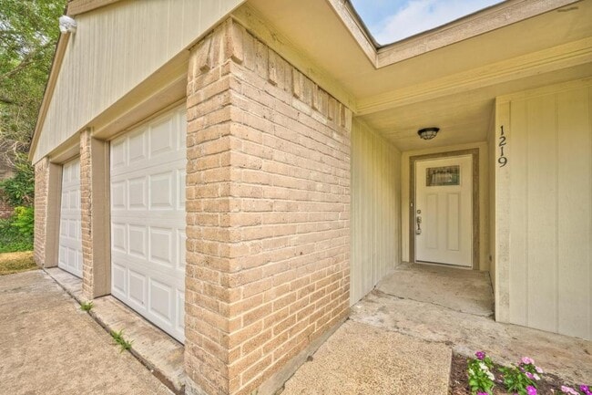 Building Photo - 1219 Gentle Bend Dr