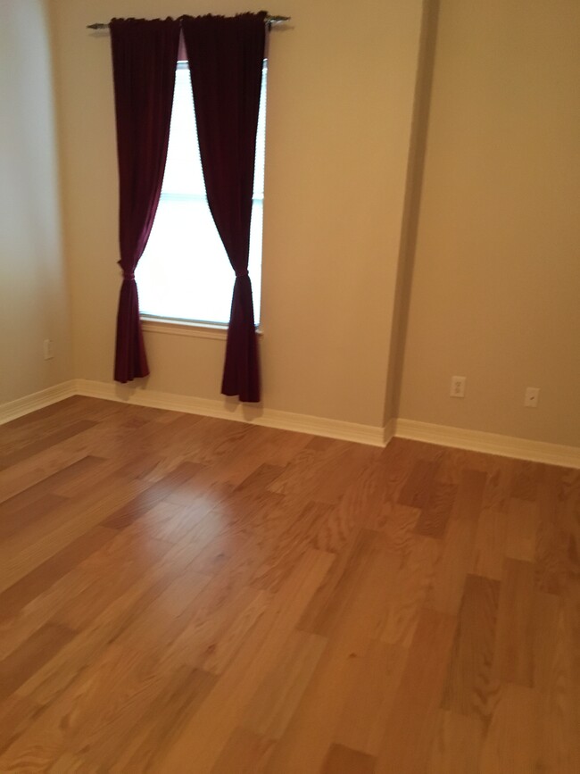 Building Photo - 6714 Montclair Dr