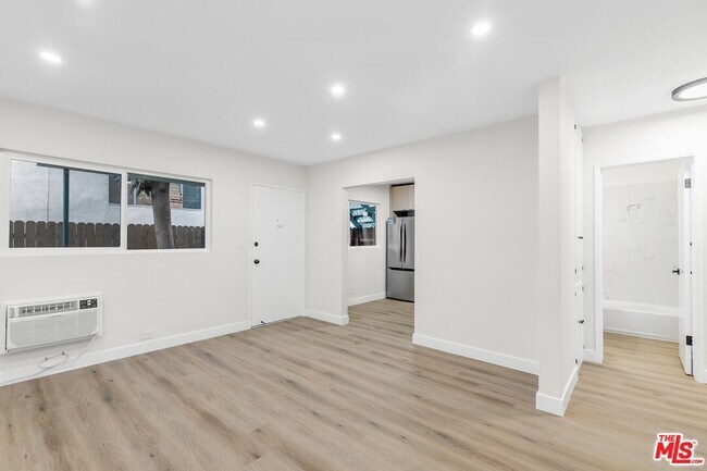 Foto del edificio - 1333 Barry Ave