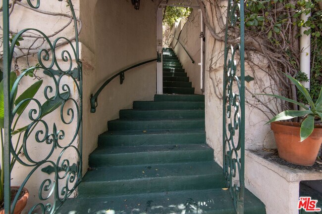 Foto del edificio - 6740 Milner Rd