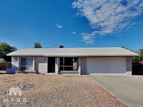 Building Photo - 8336 N 105th Ln