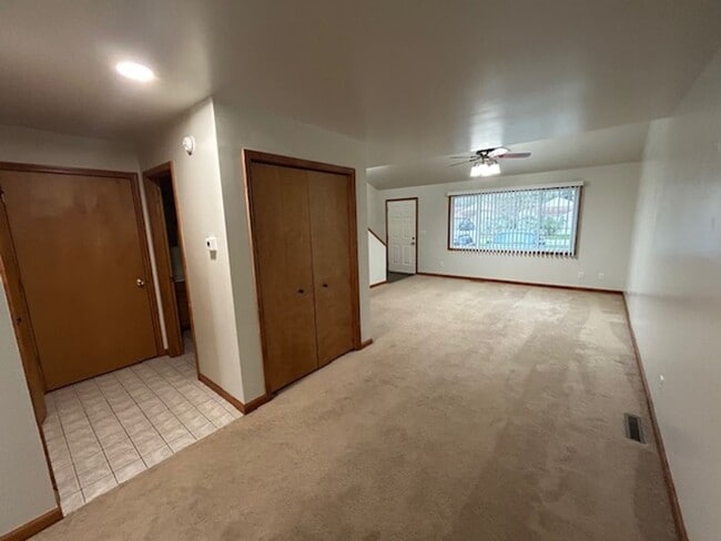 Building Photo - Two Bedroom. 1.5 Bath TOWNHOUSE