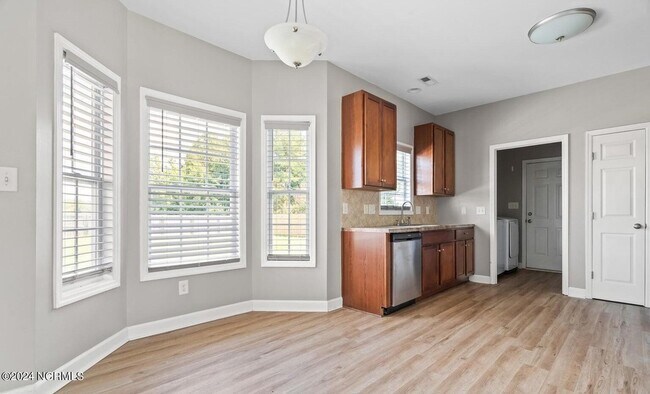 Building Photo - 303 Elk Ct