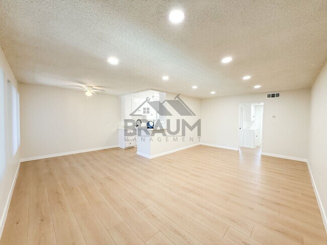 Foto del edificio - 6041 Whitsett Ave