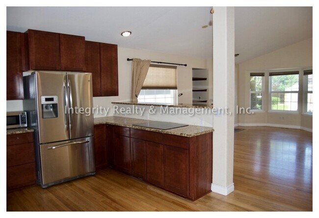 Foto del edificio - 8840 Shoal Creek Ln