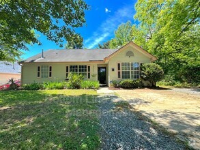 Building Photo - 3227 Lake Dr