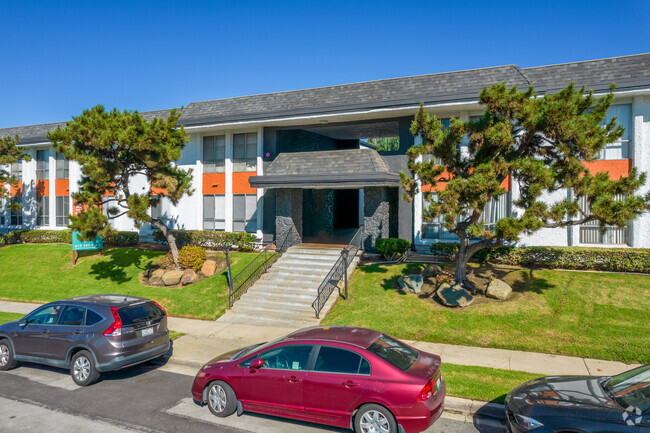 Entrada - Latitude Apartments at Mission Valley