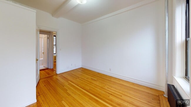 Building Photo - 325 W 77th St