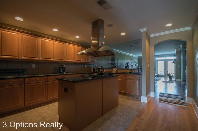 Building Photo - 3120 Overland Dr