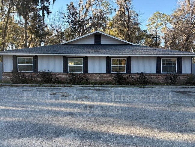Foto del edificio - 2040 SE 40th Street Rd