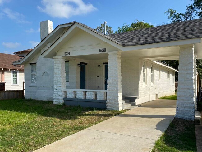 Building Photo - 1331 Snowden Ave