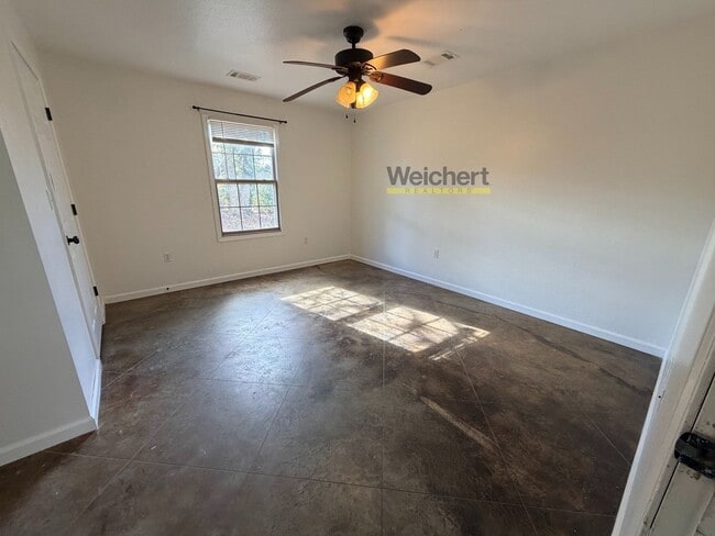 Building Photo - 612 N 5th St