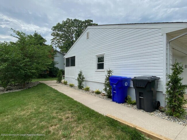 Building Photo - 338 Birch Bark Dr