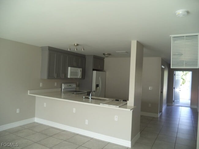 Building Photo - 6062 Laurelwood Dr