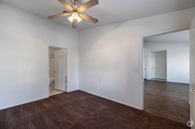 2 habitaciones, 2 baños, 928 pies cuadrados, dormitorio principal - PCB-Pecos Creek Blue