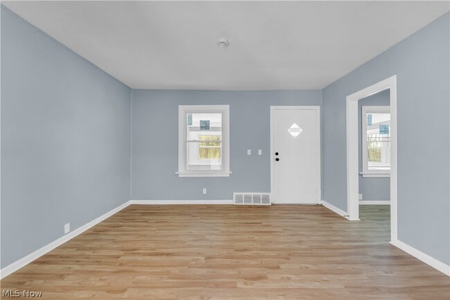 Building Photo - 1401 E 219th St
