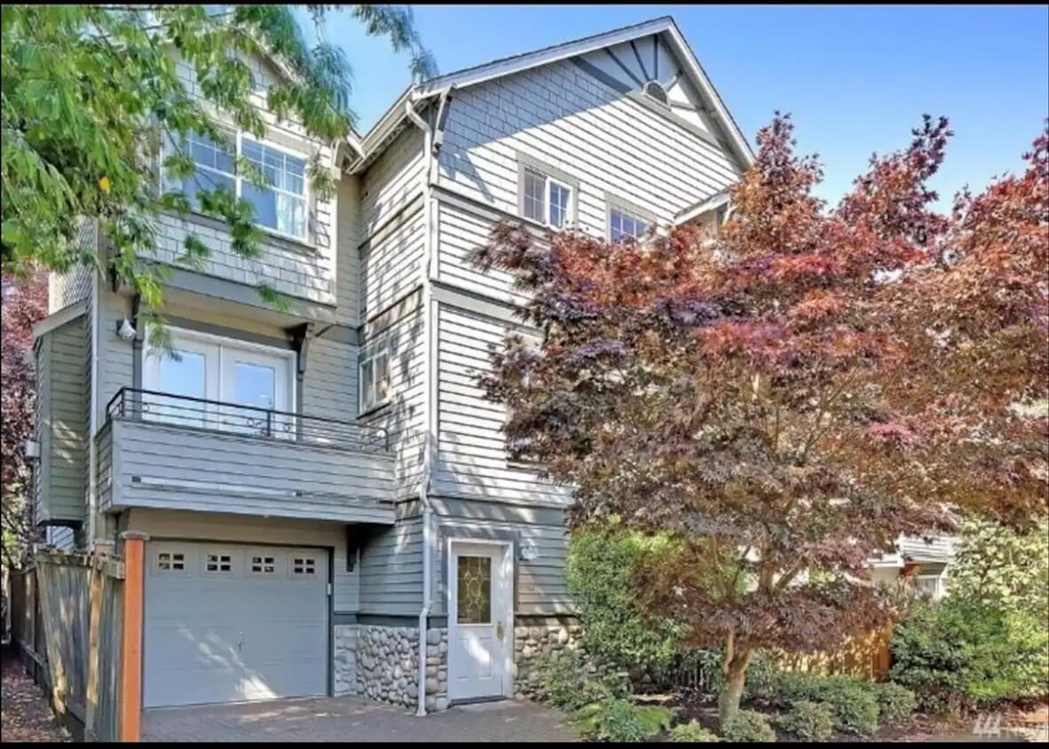 Primary Photo - Stylish Craftsman-Flex Lease Term