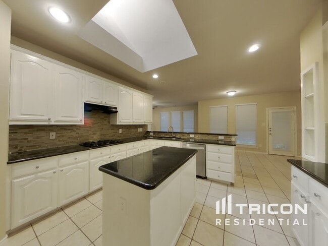 Building Photo - 1505 Parkside Dr