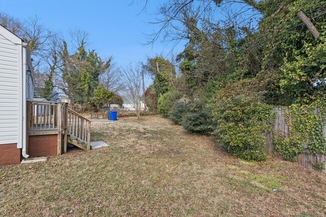 Building Photo - Christopher Shores