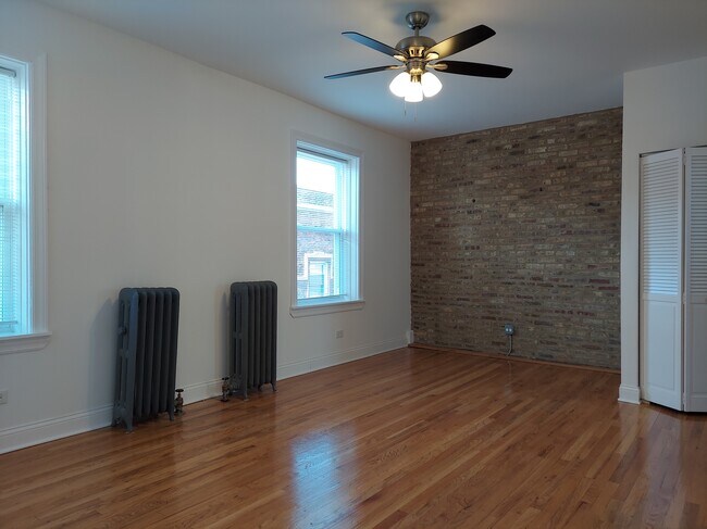 Building Photo - 2130 W Berteau Ave