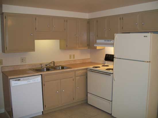 502 Mercer Road. Kitchen with subway tile backsplash - 502 Mercer Rd