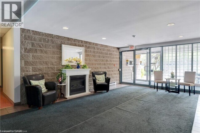 Building Photo - 404 Hunter St E