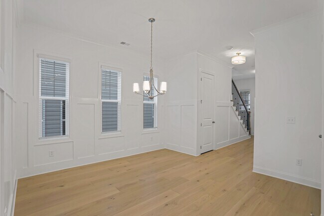 Building Photo - 220 Scottsdale Dr