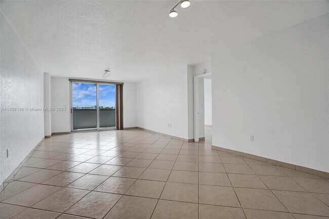 Building Photo - 7118 Bonita Dr
