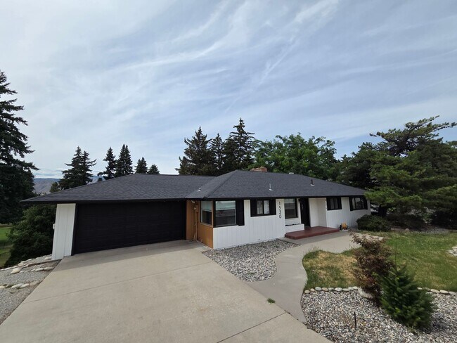 Foto del edificio - 4 Bed 2 Bath Golf Course Living
