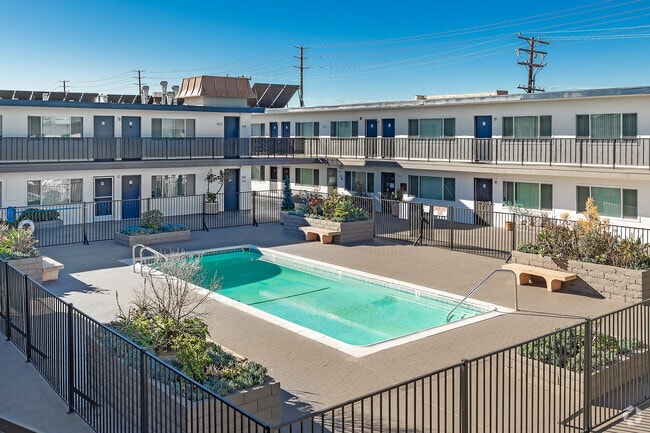 Building Photo - Regal Manor Apartments