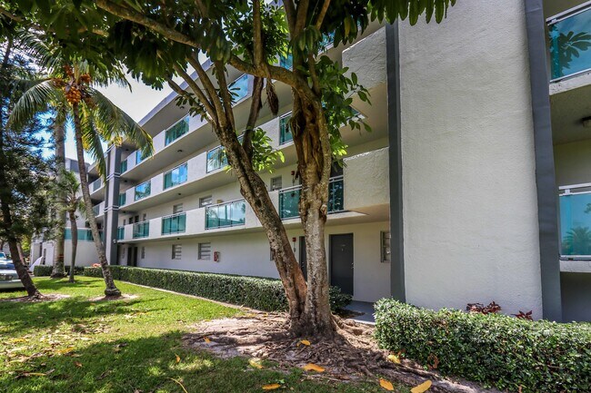 Foto del edificio - 8481 Springtree Dr