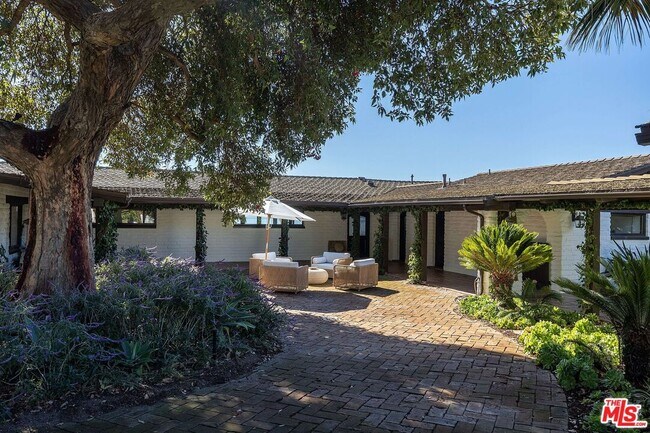 Building Photo - 4295 Marina Dr