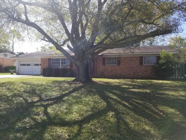 Foto del edificio - Spacious 3 Bedroom Home in Winter Haven