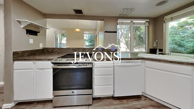 Foto del edificio - Charming 3-bedroom single-family home with...