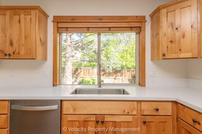 Building Photo - Beautifully remodeled single level home in...