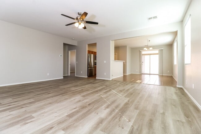 Foto del edificio - 7316 W Glass Ln