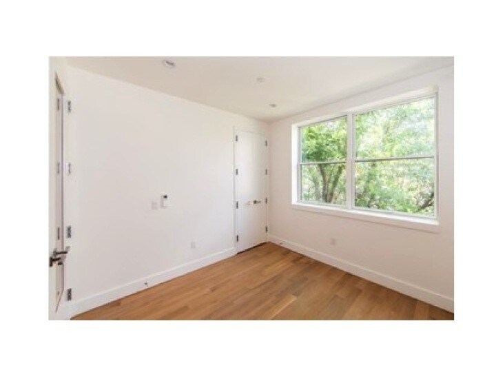Foto principal - 121 Linden Blvd