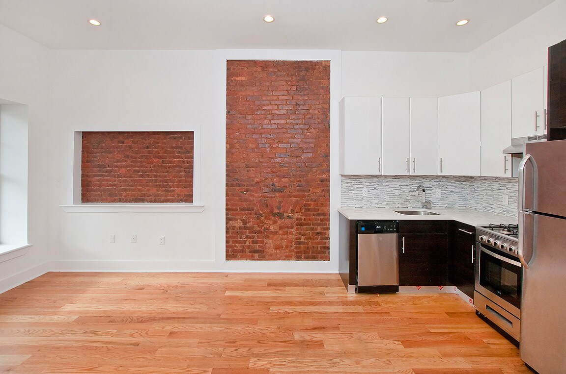 Primary Photo - 23 Halsey St