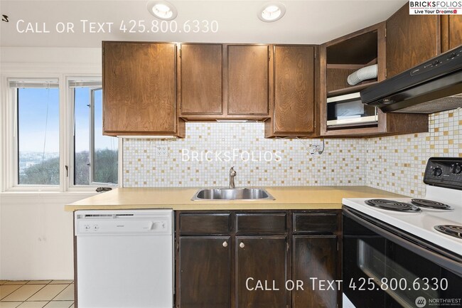 Foto del edificio - 2022 Taylor Ave N