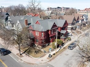 Building Photo - 636 University Ave