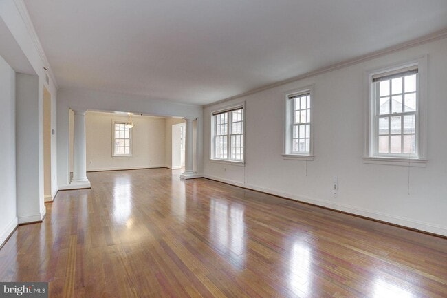 Building Photo - 2229 Bancroft Pl NW