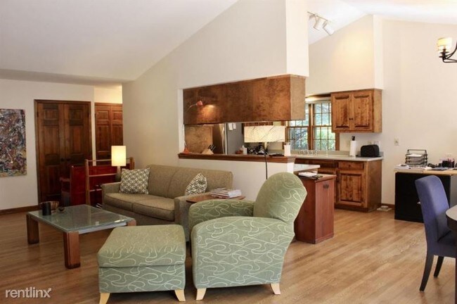 Building Photo - 2 br, 2 bath Condo - 10650 N WINSLOW DR