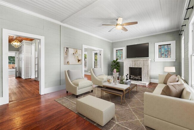 Foto del edificio - 108 N Ave B