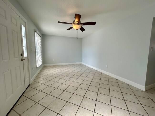 Building Photo - 5850 Cypress Gardens Blvd