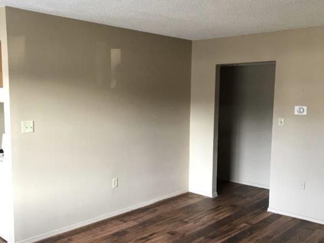 Building Photo - Ivy Green Commons, LLC