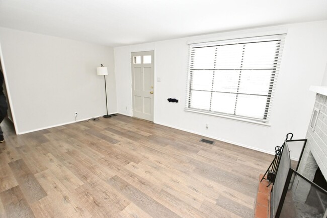 Foto del edificio - Updated 3 bedroom south side South Bend IN...